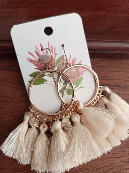 Earrings - Gold and cream 8.5cm