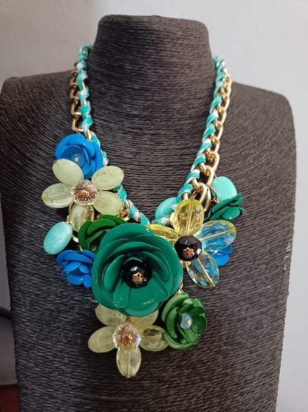 Necklaces - Green flowers