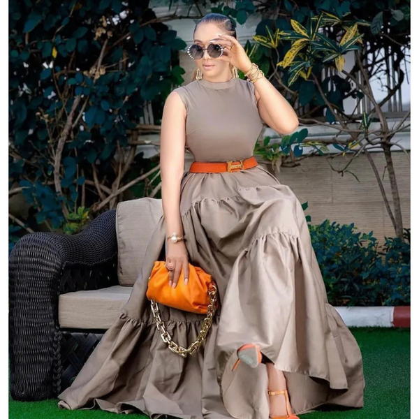NOMBRI CO ONLINE FASHION STORE SERVICES picture