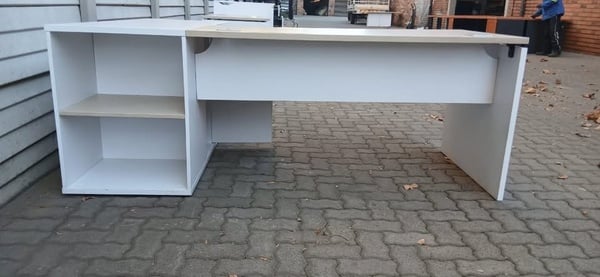 L shape  office desk  🎍 Good condition ✨ R1750.00 each
