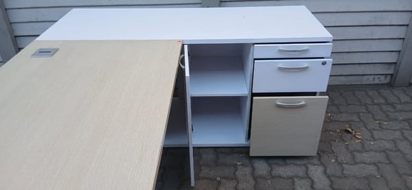 L shape  office desk  🎍 Good condition ✨ R1750.00 each