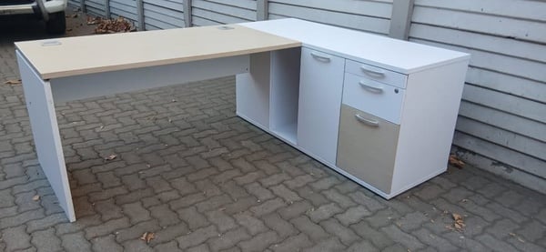 L shape  office desk  🎍 Good condition ✨ R1750.00 each