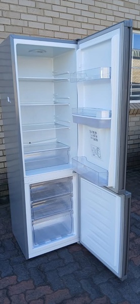 Hisense 369L black mirror refrigerator 🍖 Good condition ✨