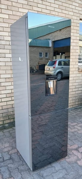 Hisense 369L black mirror refrigerator 🍖 Good condition ✨
