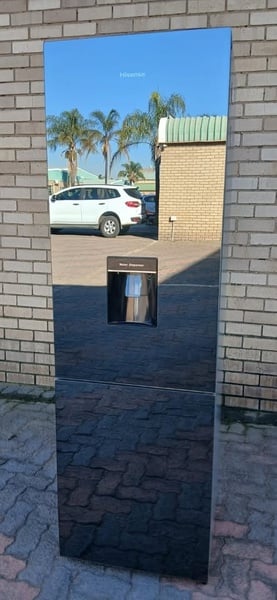 Hisense 369L black mirror refrigerator 🍖 Good condition ✨ picture