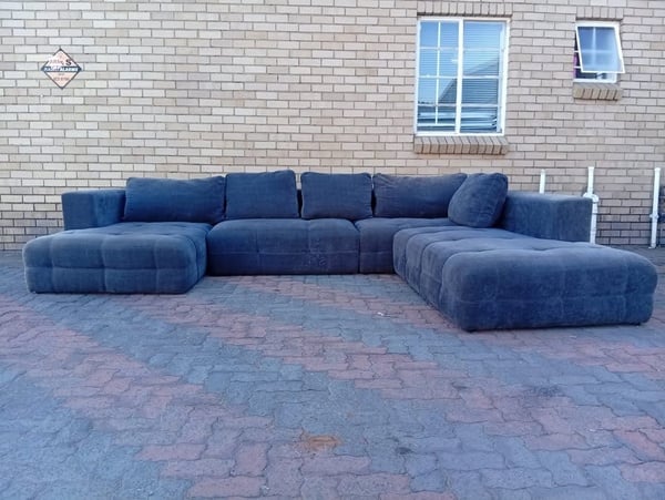 U shaped couch  🛋️ Good condition ✨ picture