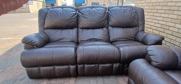 Full genuine leather recliner loungesuit 🛋 Good condition ✨