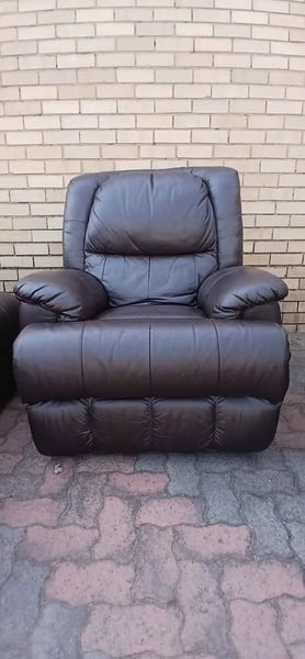 Full genuine leather recliner loungesuit 🛋 Good condition ✨