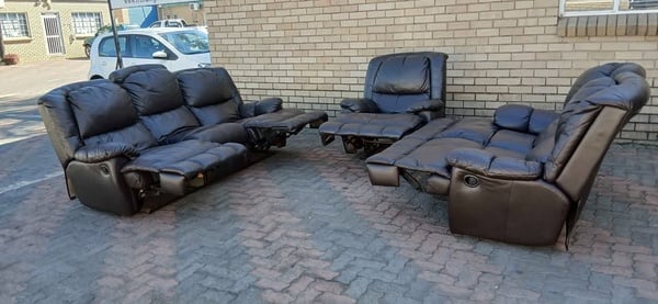 Full genuine leather recliner loungesuit 🛋 Good condition ✨