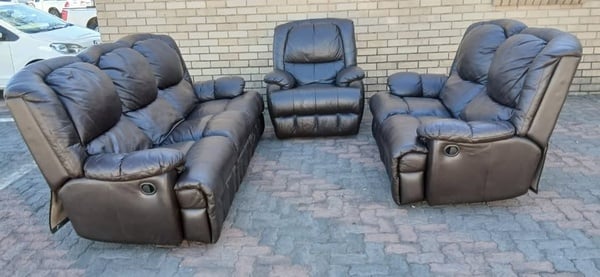 Full genuine leather recliner loungesuit 🛋 Good condition ✨