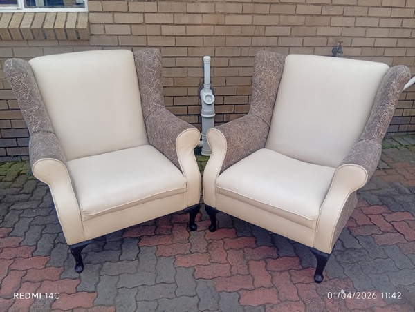 Pair of wingback chairs 🪑 Good condition · Trending Treasures