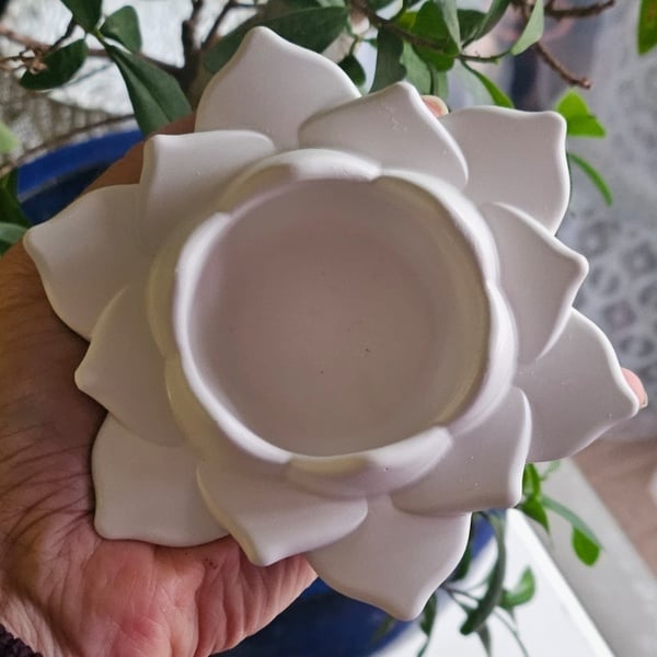 Large Lotus Flower Mini Feeder