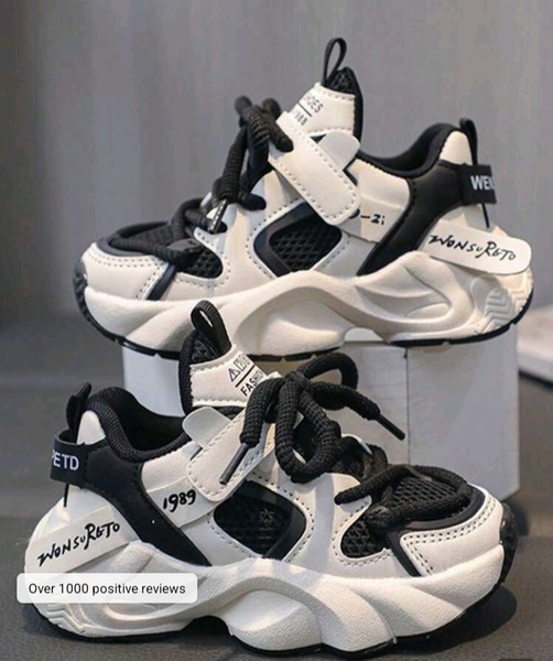 Toddler sneaker size 24