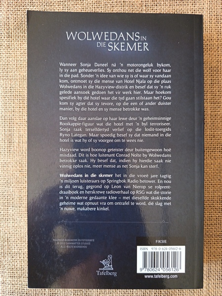 Wolwedans in die Skemer