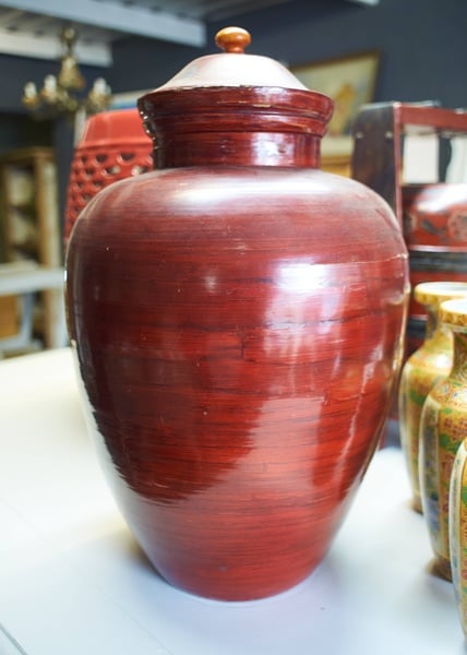Red urn