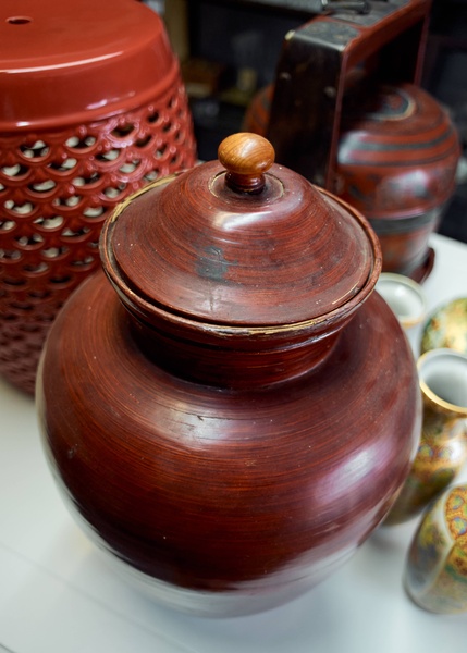 Red urn