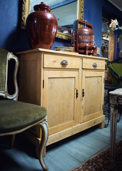 Unit drawers and cupboard