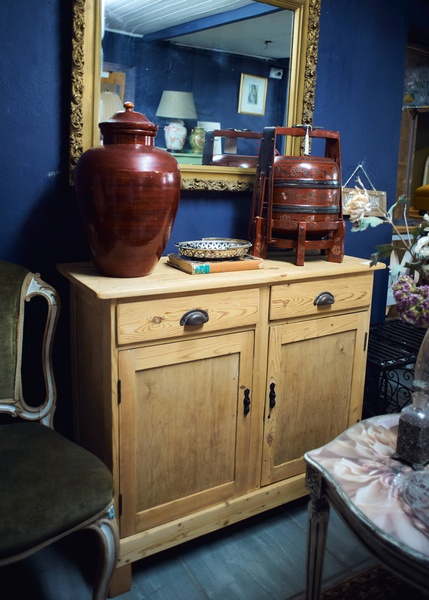 Unit drawers and cupboard