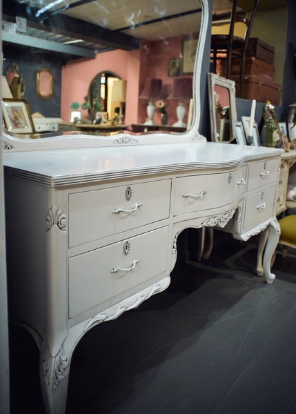 Dressing table