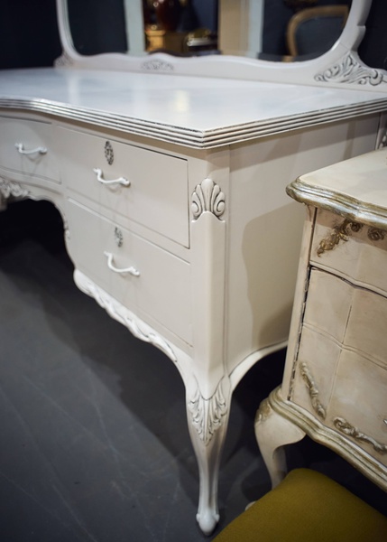 Dressing table