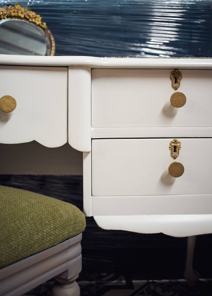 Dressing table