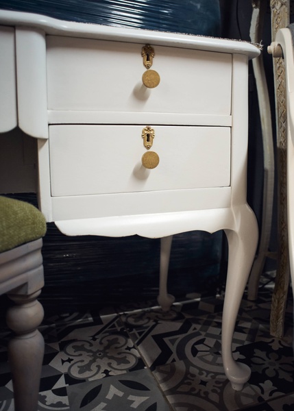 Dressing table