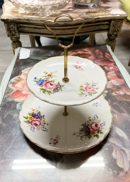 Cake stand