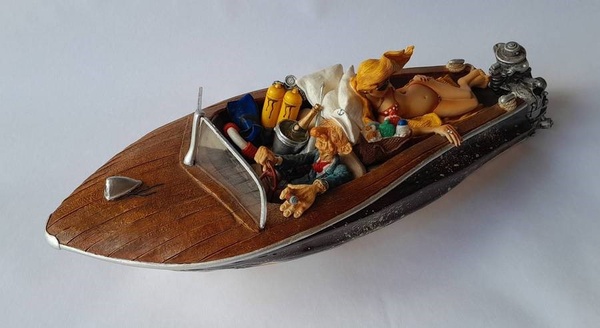 Guillermo Forchino 'The Playboy' Comic Art Sculpture. Signed and Numbered. Length: 35cm.