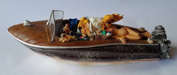 Guillermo Forchino 'The Playboy' Comic Art Sculpture. Signed and Numbered. Length: 35cm.