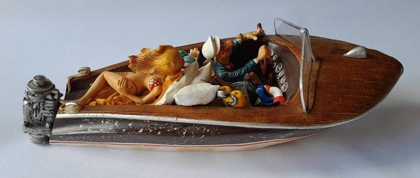 Guillermo Forchino 'The Playboy' Comic Art Sculpture. Signed and Numbered. Length: 35cm.