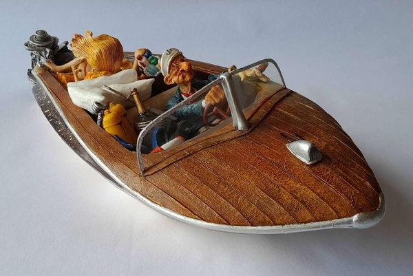 Guillermo Forchino 'The Playboy' Comic Art Sculpture. Signed and Numbered. Length: 35cm.