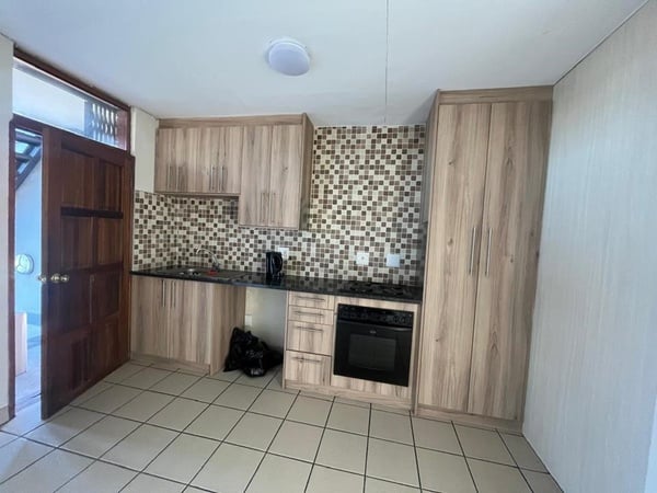 SINGLE ROOM
