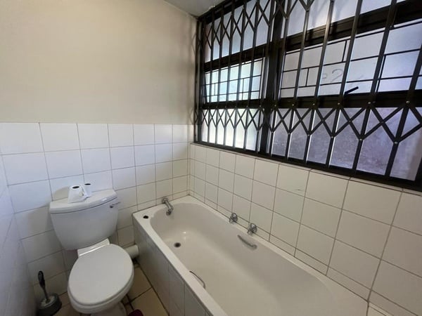 SINGLE ROOM