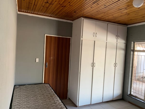 SINGLE ROOMS