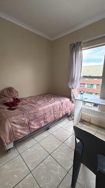 2 BEDROOM SHARING FLAT