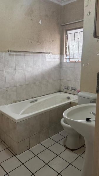 2 BEDROOM SHARING FLAT