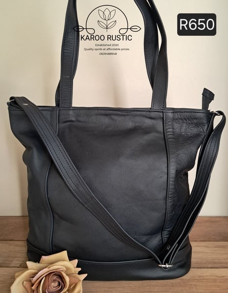 KR Classic Shoulder Handbag