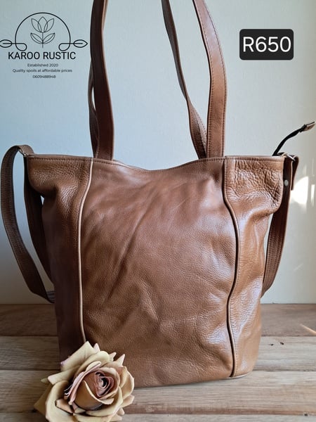 KR Classic Shoulder Handbag