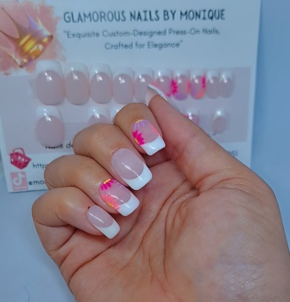 Medium Square - Classic French Tips Luxury Press On Nail Set