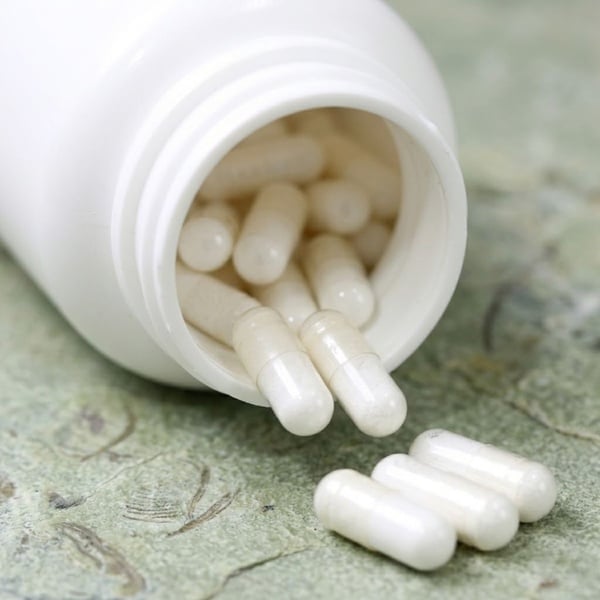 CarbLift dietary supplement facts panel showing White Kidney Bean Extract, Fibersol soluble fibre and Cayenne Pepper ingredients for daily slimming