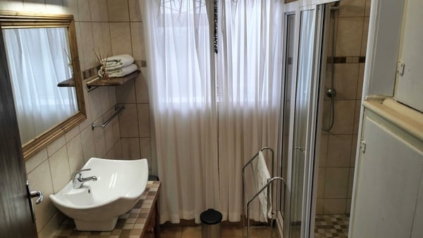PRIVATE SUITE