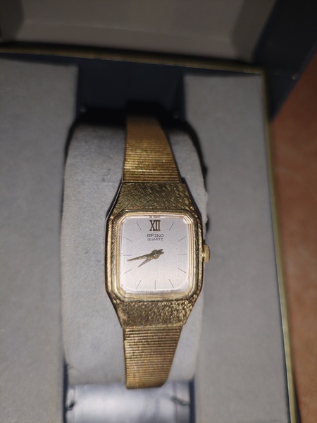 Women's Classic Seiko Watch. (Vintage).