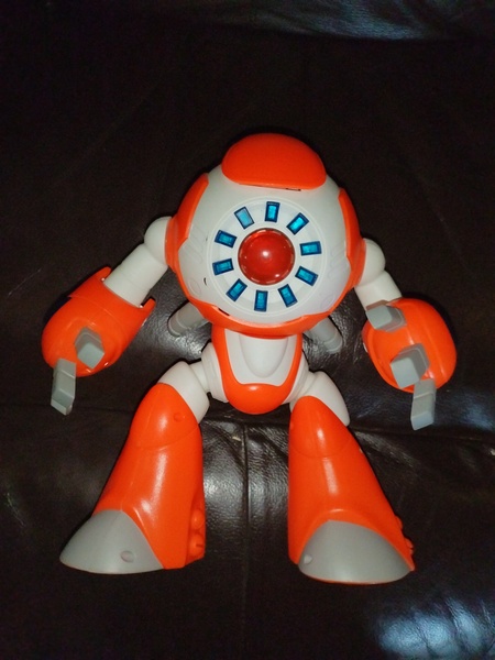 I - Que Intelligent Robot.