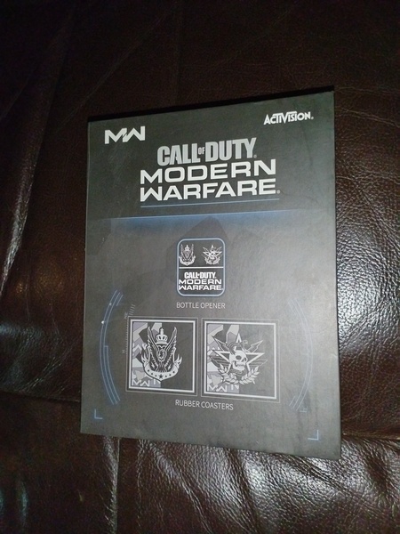 Call of Duty. Modern Warfare Official Merchandise Gift Set.