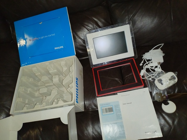 Phillips "7" Digital Photo Frame.