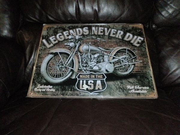 Plaque Metal Legend Never Die Deco.